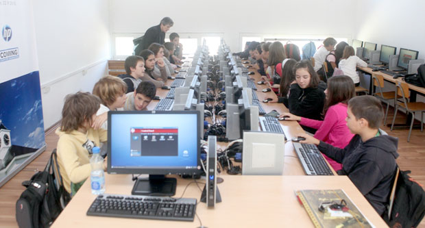 Четвртина основаца не иде на часове информатике